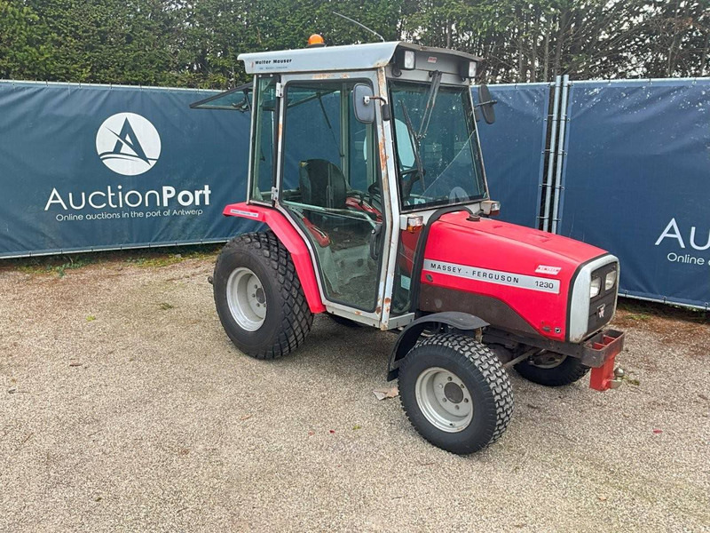 Massey Ferguson 1230 - Tractor: afbeelding 2 Massey Ferguson 1230 - Tractor: afbeelding 2