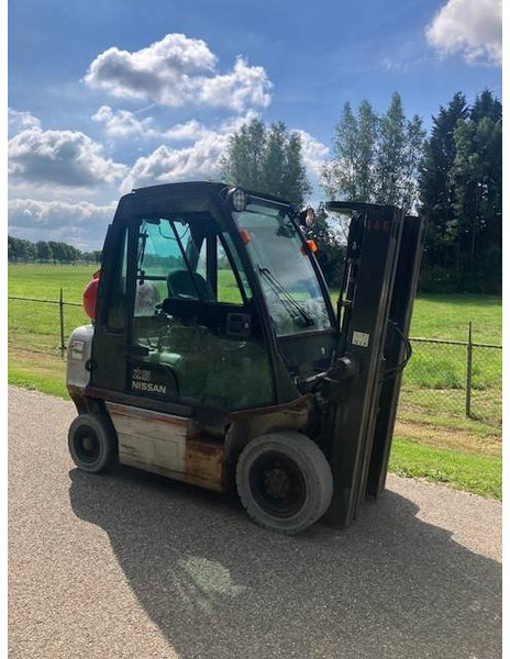 Nissan 25 - LPG heftruck: afbeelding 2 Nissan 25 - LPG heftruck: afbeelding 2