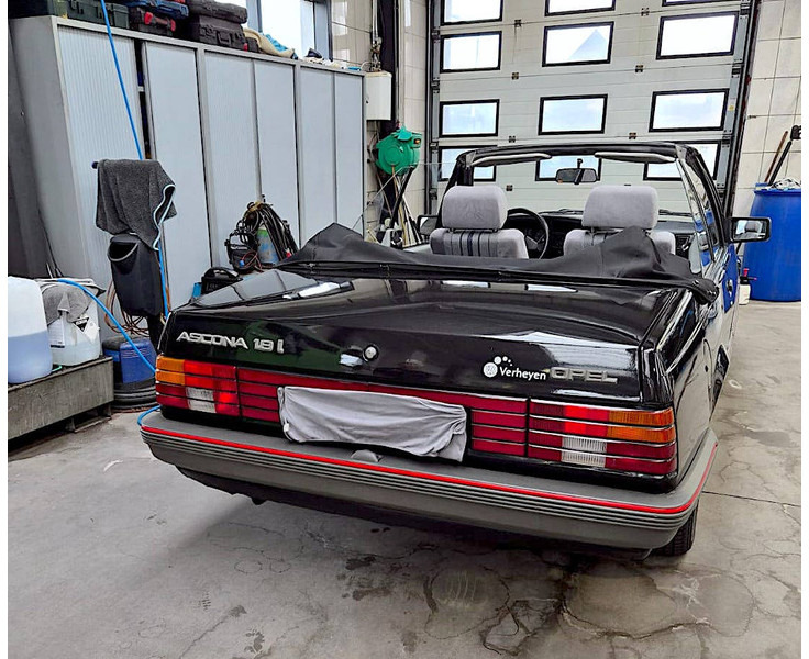 Opel Ascona (C) Cabriolet 1.8i - Sedan: afbeelding 2 Opel Ascona (C) Cabriolet 1.8i - Sedan: afbeelding 2