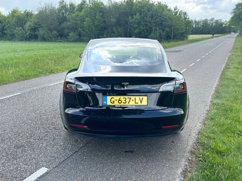 Tesla Model 3 - Sedan: afbeelding 4 Tesla Model 3 - Sedan: afbeelding 4