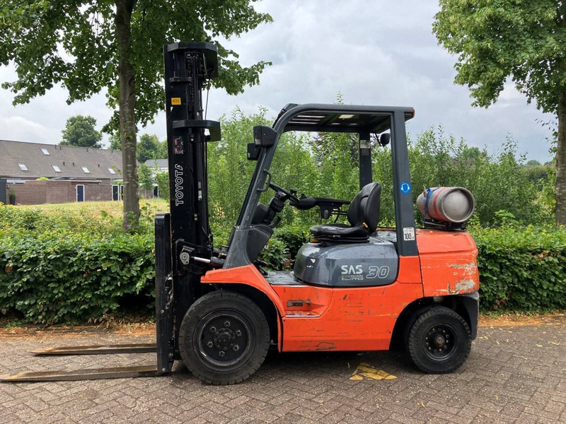 Toyota 02-7FGF30 - LPG heftruck: afbeelding 2 Toyota 02-7FGF30 - LPG heftruck: afbeelding 2