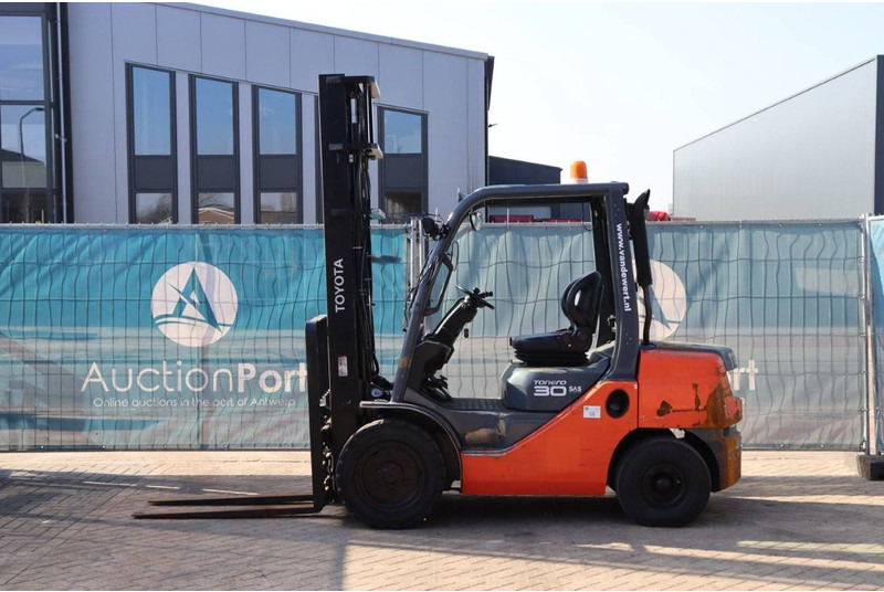 Toyota 02-8FDF30 - Diesel heftruck: afbeelding 2 Toyota 02-8FDF30 - Diesel heftruck: afbeelding 2