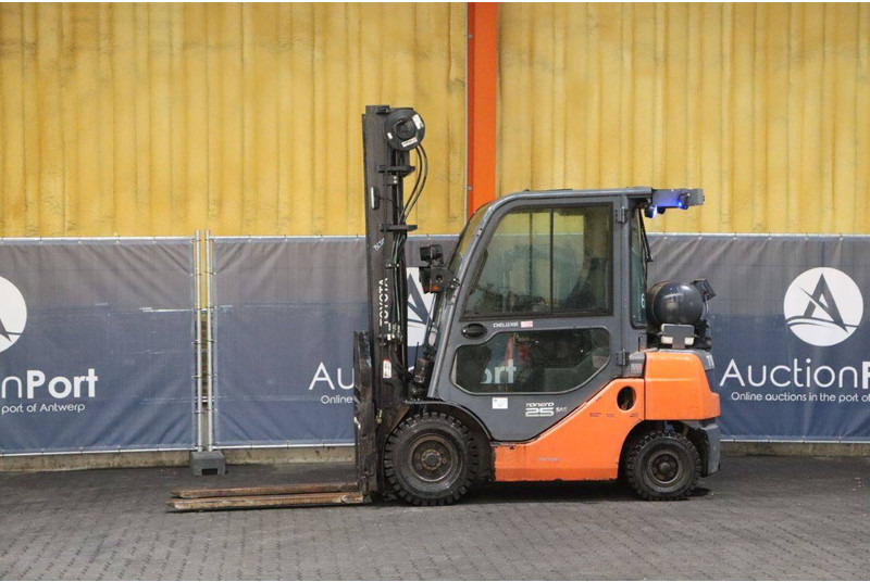 Toyota 02-8FGF25 - LPG heftruck: afbeelding 1 Toyota 02-8FGF25 - LPG heftruck: afbeelding 1
