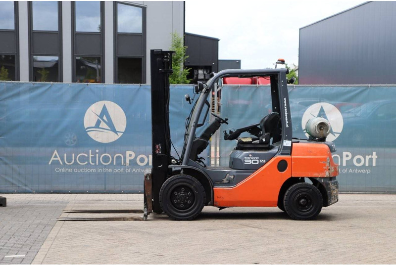 Toyota 02-8FGF30 - LPG heftruck: afbeelding 1 Toyota 02-8FGF30 - LPG heftruck: afbeelding 1