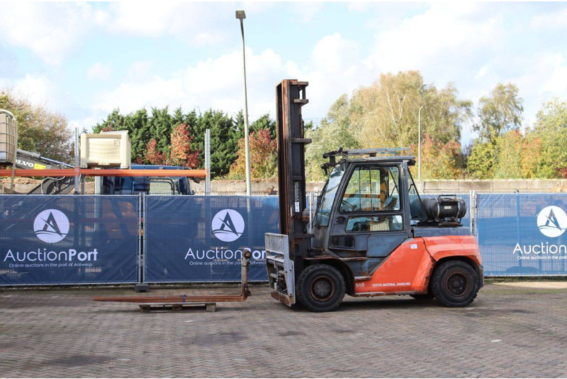 Toyota 8FG70N - LPG heftruck: afbeelding 1 Toyota 8FG70N - LPG heftruck: afbeelding 1