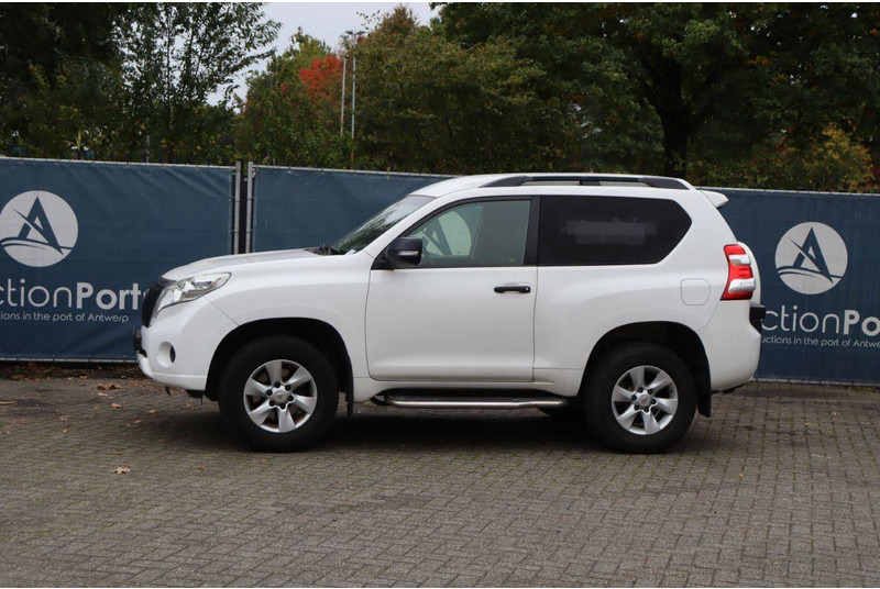 Toyota Land Cruiser - Sedan: afbeelding 1 Toyota Land Cruiser - Sedan: afbeelding 1
