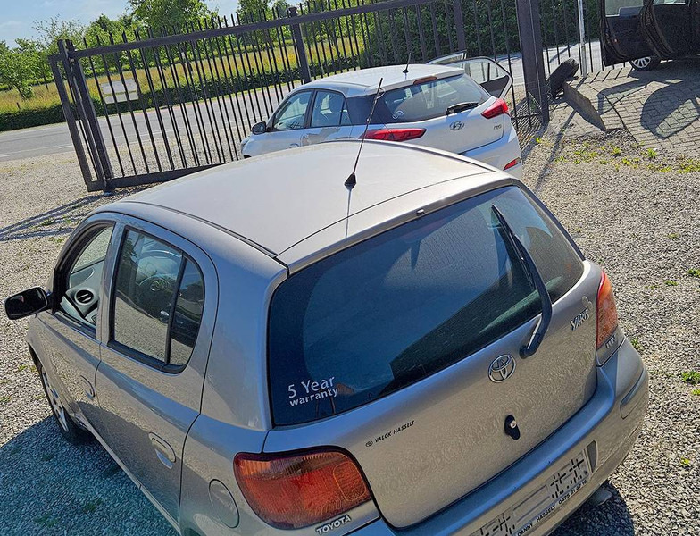 Toyota Yaris (I - update) 1.0 16v VVT-i - Sedan: afbeelding 3 Toyota Yaris (I - update) 1.0 16v VVT-i - Sedan: afbeelding 3