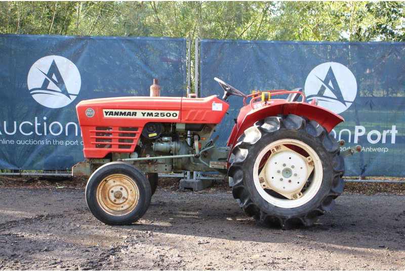 Yanmar YM2500 - Tractor: afbeelding 2 Yanmar YM2500 - Tractor: afbeelding 2