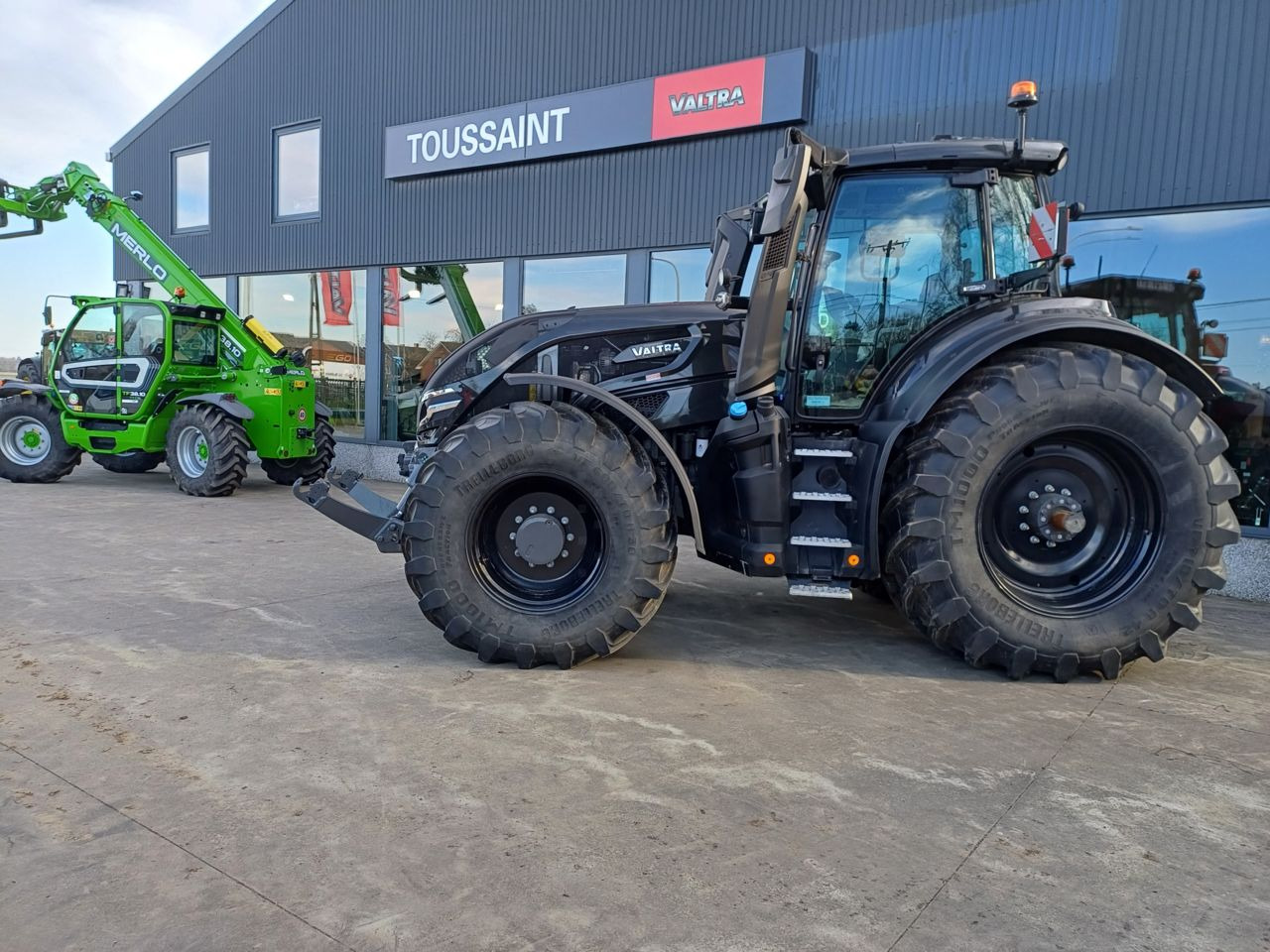 Valtra Q245 - Tractor: afbeelding 1 Valtra Q245 - Tractor: afbeelding 1