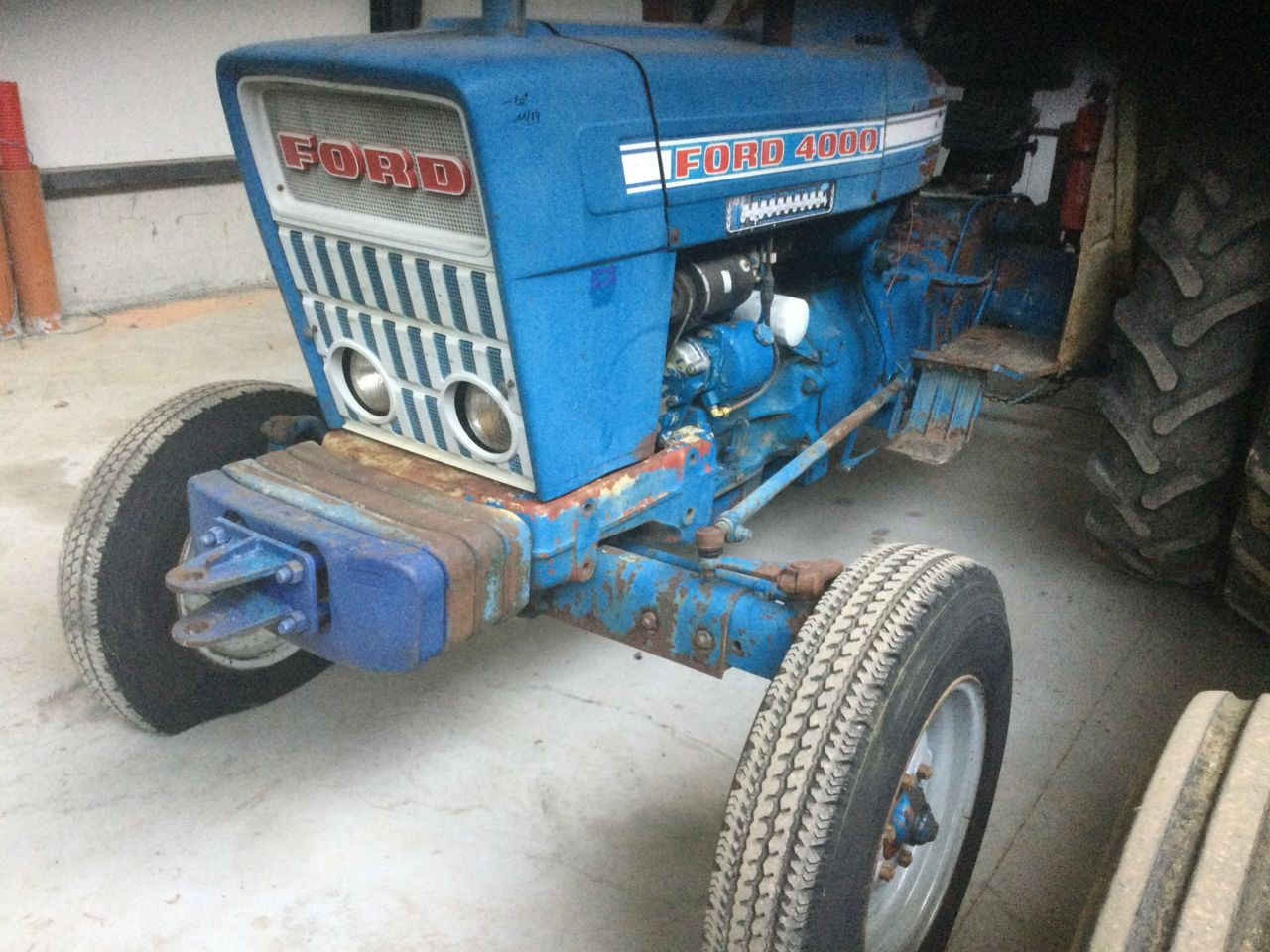 Ford 4000 - Tractor: afbeelding 2 Ford 4000 - Tractor: afbeelding 2