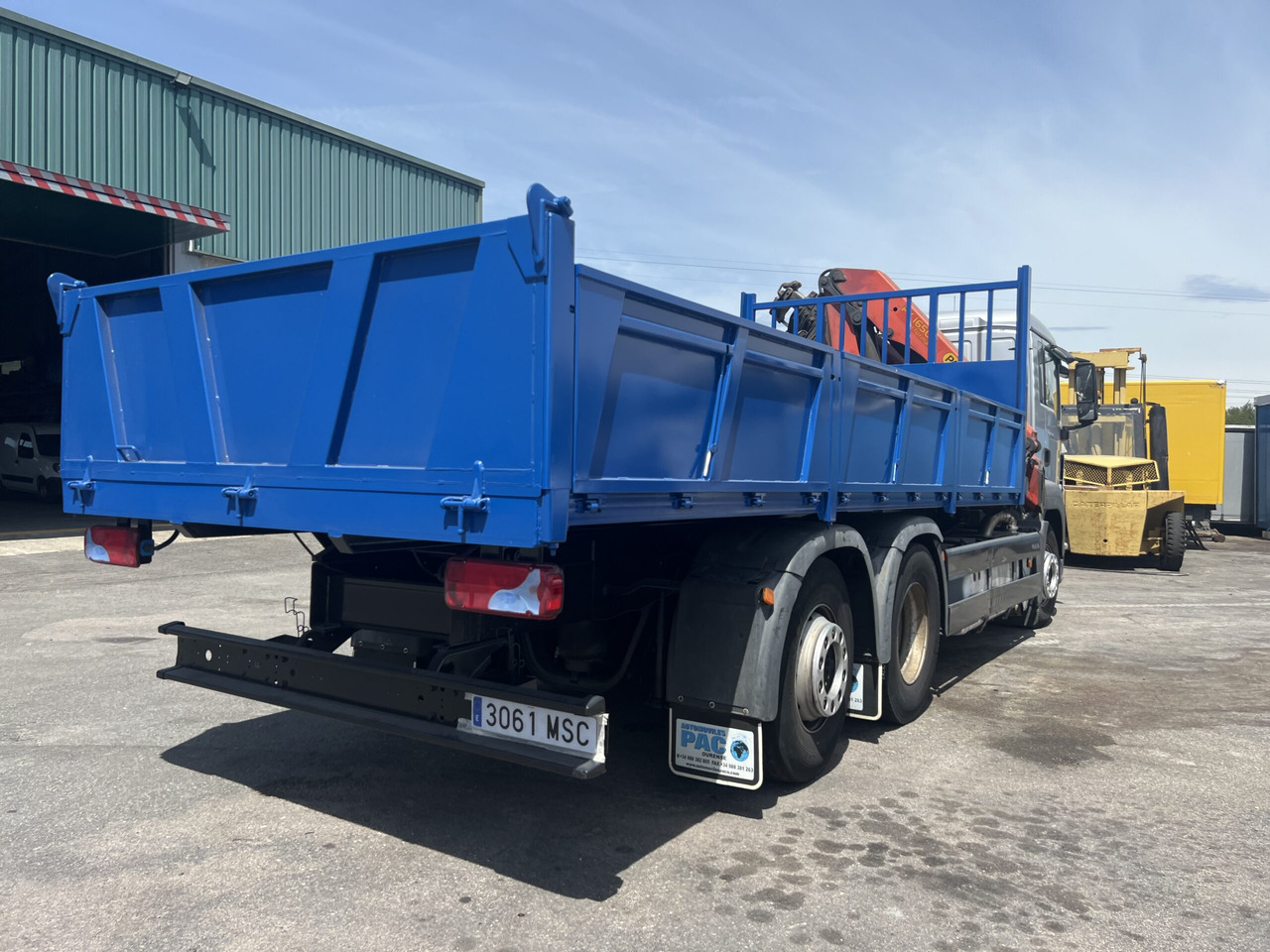 Kipper vrachtwagen, Kraanwagen CAMION GRUA Y BASCULANTE MAN 26320: afbeelding 10