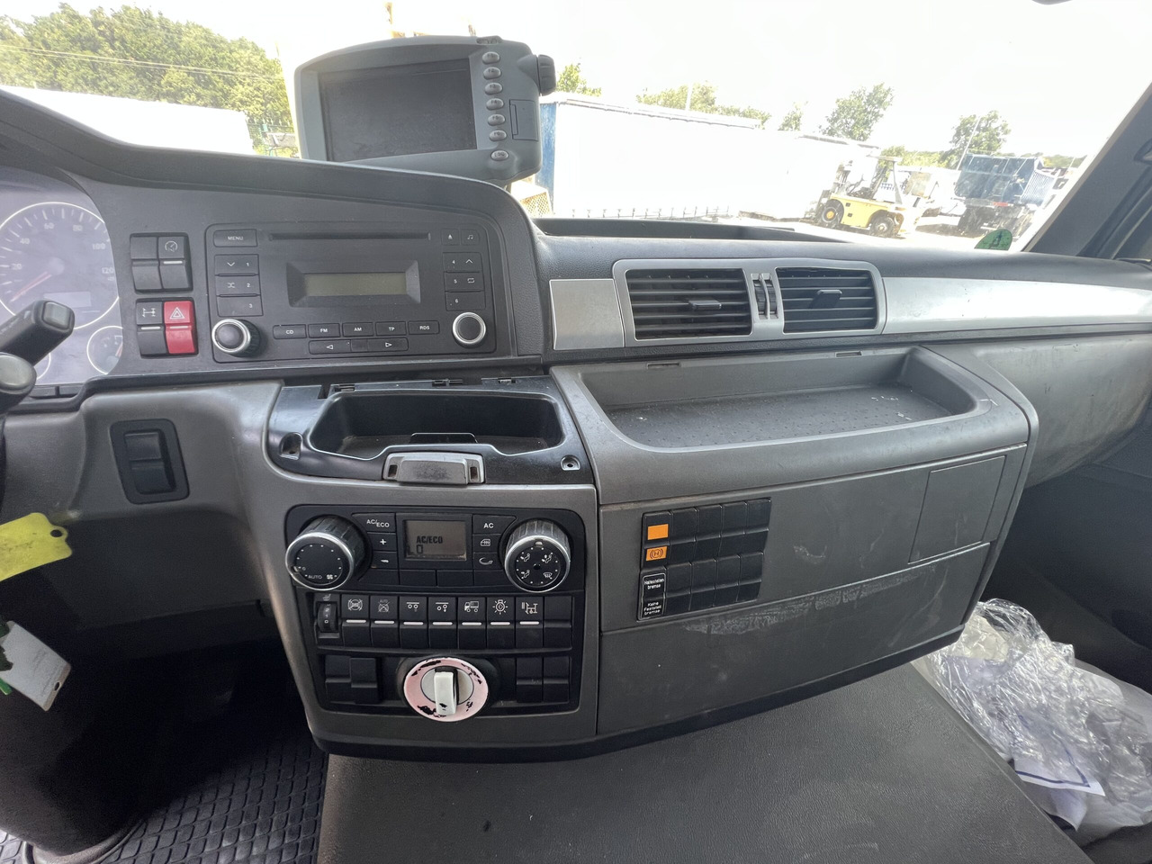 Kipper vrachtwagen, Kraanwagen CAMION GRUA Y BASCULANTE MAN 26320: afbeelding 17