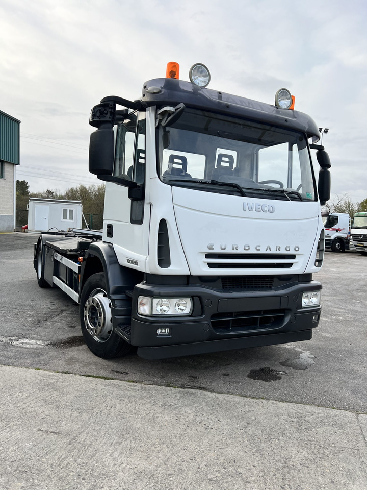 IVECO 300 EN CHASIS - Chassis vrachtwagen: afbeelding 1 IVECO 300 EN CHASIS - Chassis vrachtwagen: afbeelding 1