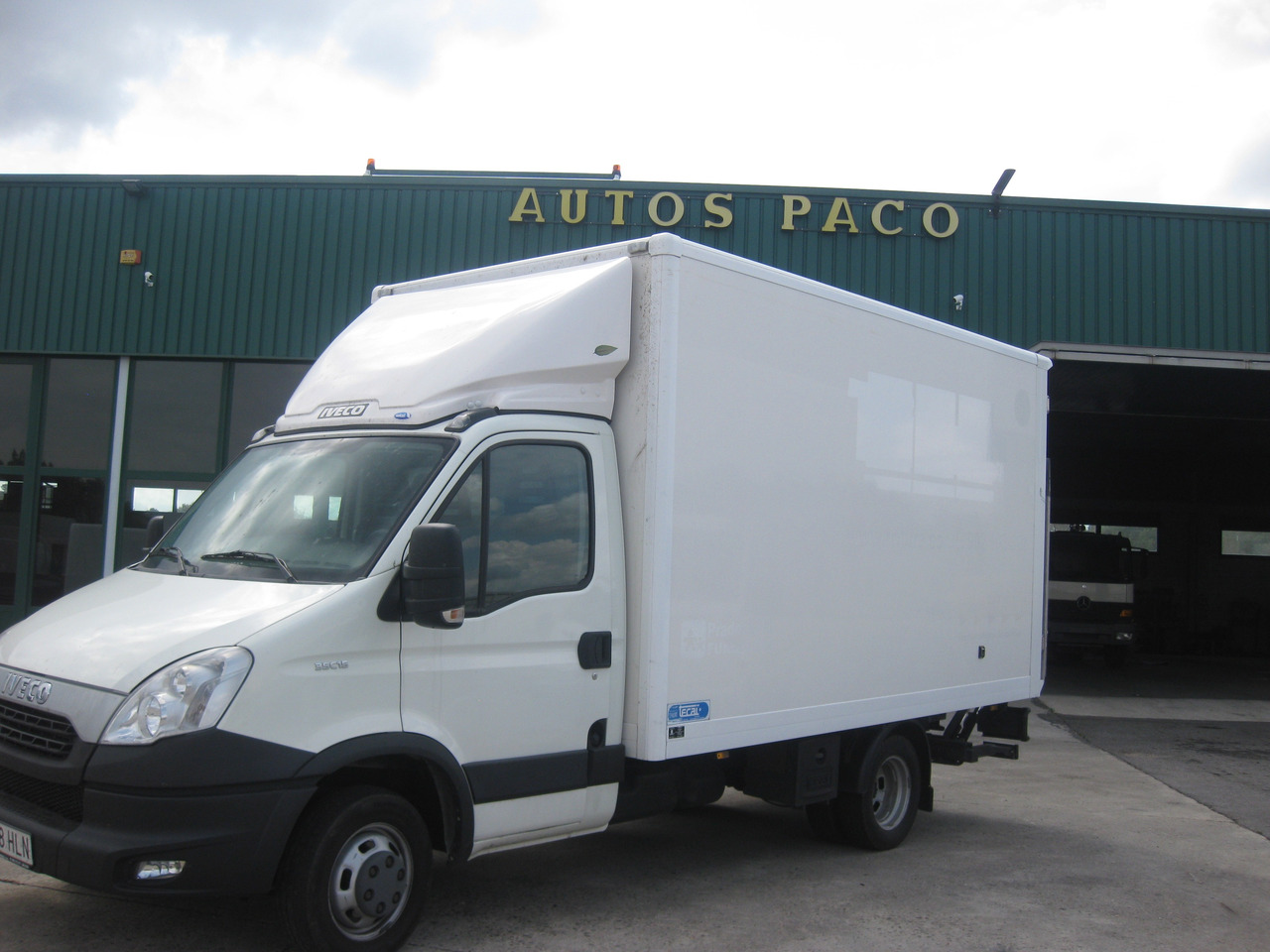 IVECO 35C15 CAJA CERRADA - Bestelwagen gesloten laadbak: afbeelding 2 IVECO 35C15 CAJA CERRADA - Bestelwagen gesloten laadbak: afbeelding 2