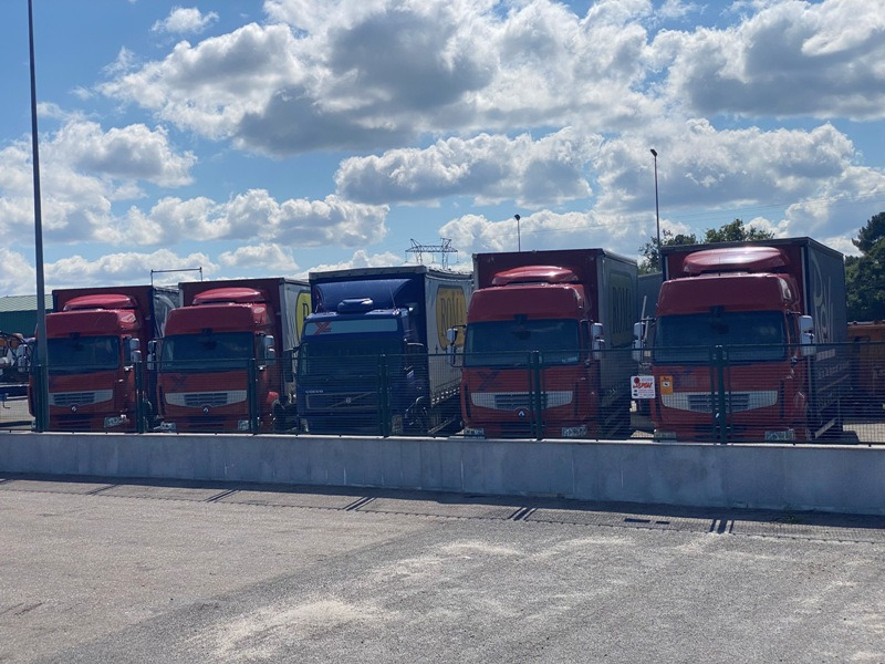 RENAULT 450 CON UNA TAULINER - Schuifzeilen vrachtwagen: afbeelding 1 RENAULT 450 CON UNA TAULINER - Schuifzeilen vrachtwagen: afbeelding 1