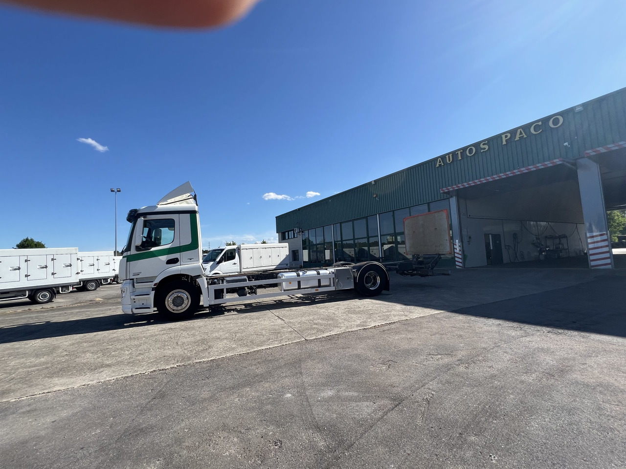 Camión Mercedes frigorífico - Chassis vrachtwagen: afbeelding 3 Camión Mercedes frigorífico - Chassis vrachtwagen: afbeelding 3