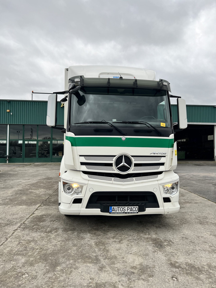 Camión Mercedes frigorífico - Chassis vrachtwagen: afbeelding 1 Camión Mercedes frigorífico - Chassis vrachtwagen: afbeelding 1