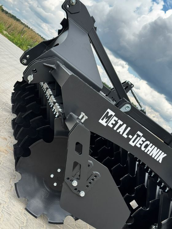 METAL-TECHNIK Brona talerzowa 2,7 m / Scheibenegge / дисковая борона / disc harrow - Schijveneg: afbeelding 2 METAL-TECHNIK Brona talerzowa 2,7 m / Scheibenegge / дисковая борона / disc harrow - Schijveneg: afbeelding 2