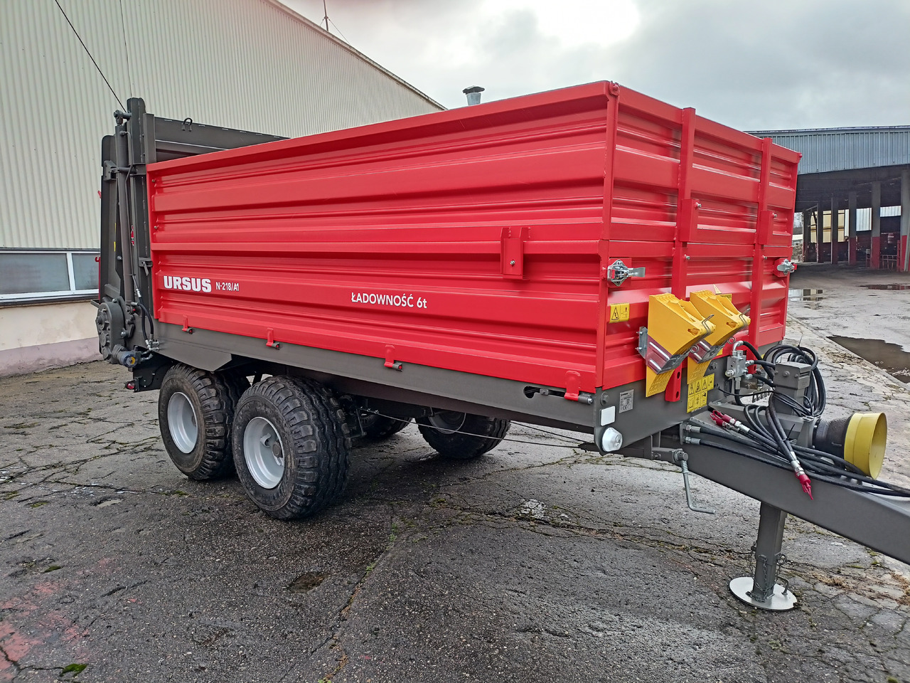 Ursus Rozrzutnik obornika 6 t / Разбрасыватель навоза / Miststreuer / Manure spreader 6 t - Mestverspreider: afbeelding 3 Ursus Rozrzutnik obornika 6 t / Разбрасыватель навоза / Miststreuer / Manure spreader 6 t - Mestverspreider: afbeelding 3