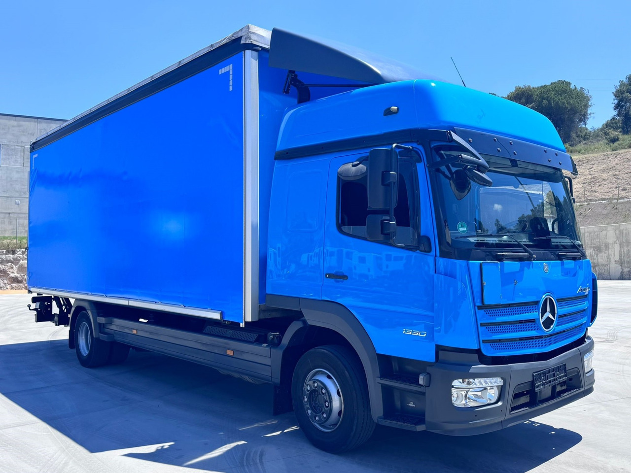 MERCEDES BENZ 13.30L Atego E6 (Tauliner) - Schuifzeilen vrachtwagen: afbeelding 2 MERCEDES BENZ 13.30L Atego E6 (Tauliner) - Schuifzeilen vrachtwagen: afbeelding 2