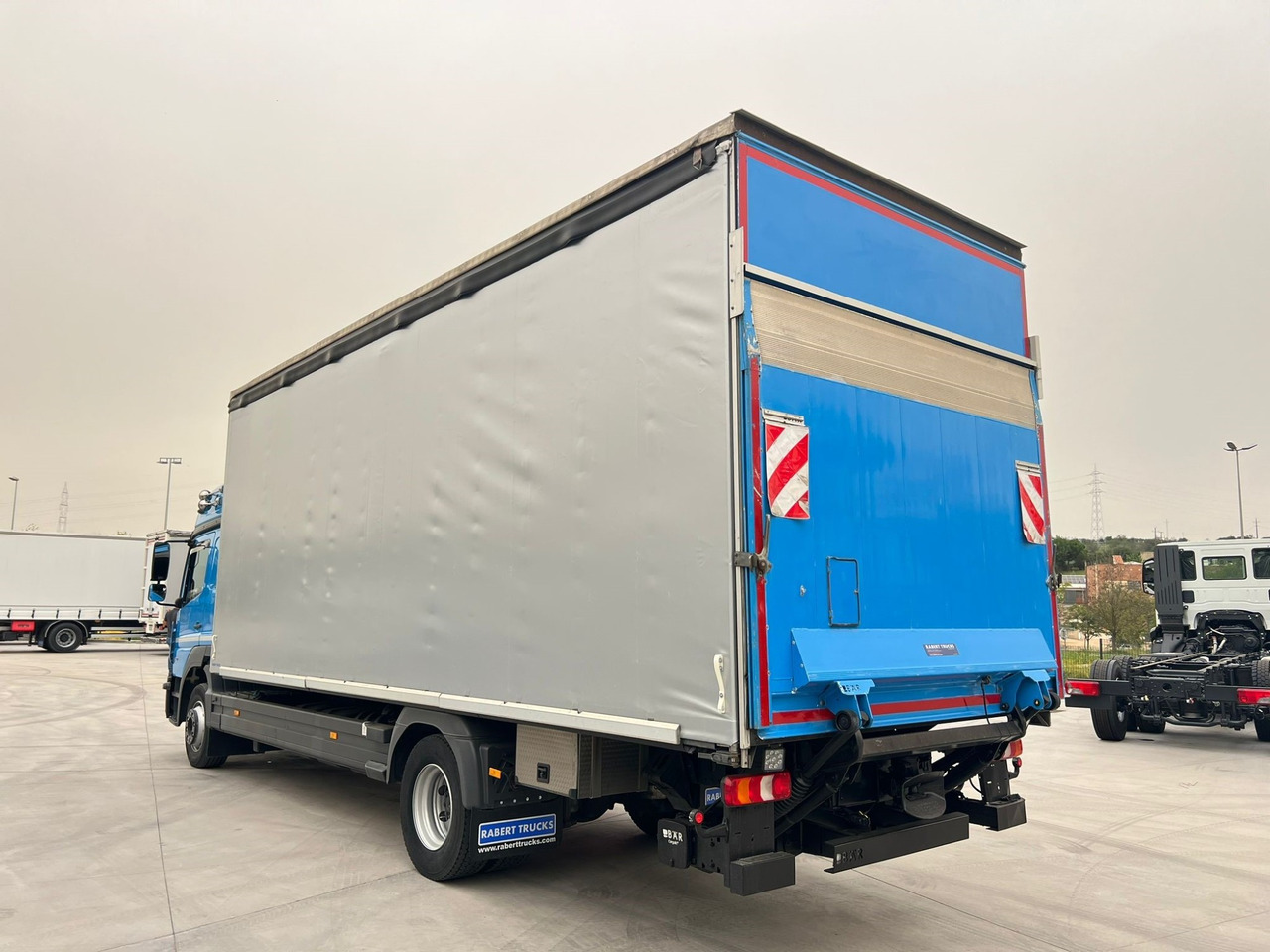 MERCEDES BENZ 13.30L Atego E6 (Tauliner) - Schuifzeilen vrachtwagen: afbeelding 4 MERCEDES BENZ 13.30L Atego E6 (Tauliner) - Schuifzeilen vrachtwagen: afbeelding 4