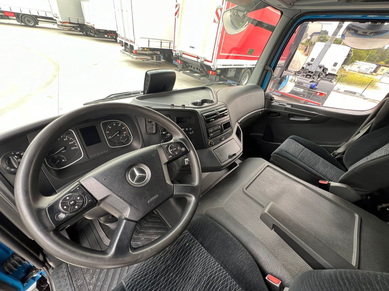 MERCEDES BENZ 13.30L Atego E6 (Tauliner) - Schuifzeilen vrachtwagen: afbeelding 5 MERCEDES BENZ 13.30L Atego E6 (Tauliner) - Schuifzeilen vrachtwagen: afbeelding 5