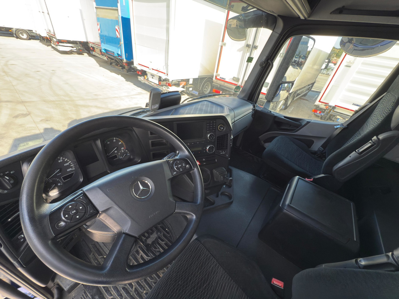 MERCEDES BENZ 18.33 Antos E6 (Self-portable) - Schuifzeilen vrachtwagen: afbeelding 5 MERCEDES BENZ 18.33 Antos E6 (Self-portable) - Schuifzeilen vrachtwagen: afbeelding 5