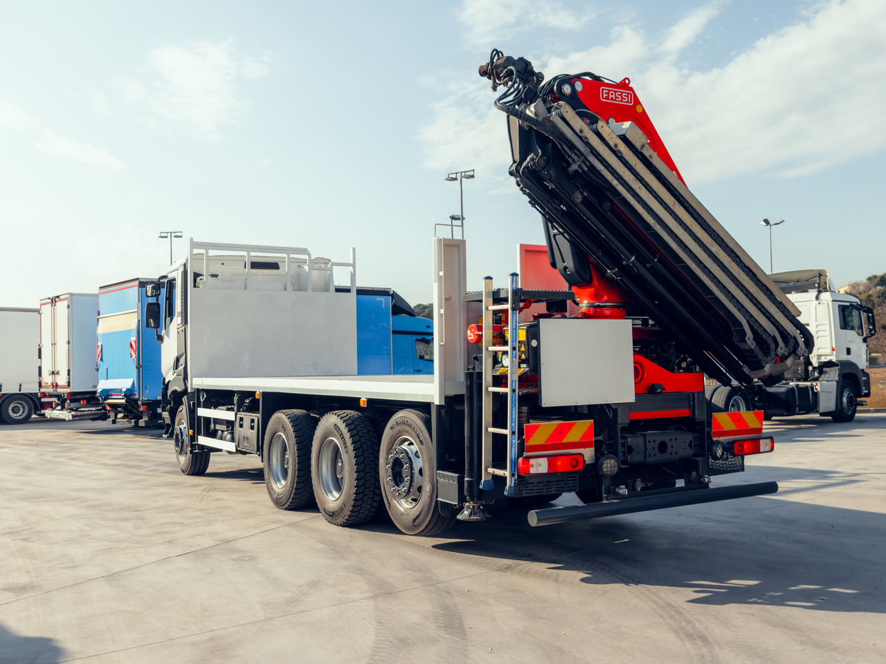 RENAULT C460 E6 (Platform) - Vrachtwagen met open laadbak, Kraanwagen: afbeelding 5 RENAULT C460 E6 (Platform) - Vrachtwagen met open laadbak, Kraanwagen: afbeelding 5
