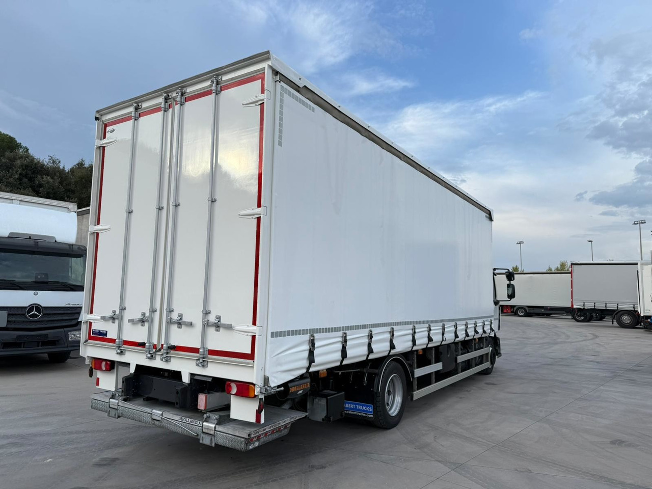 RENAULT D12.240 E6 (Tauliner) - Schuifzeilen vrachtwagen: afbeelding 3 RENAULT D12.240 E6 (Tauliner) - Schuifzeilen vrachtwagen: afbeelding 3