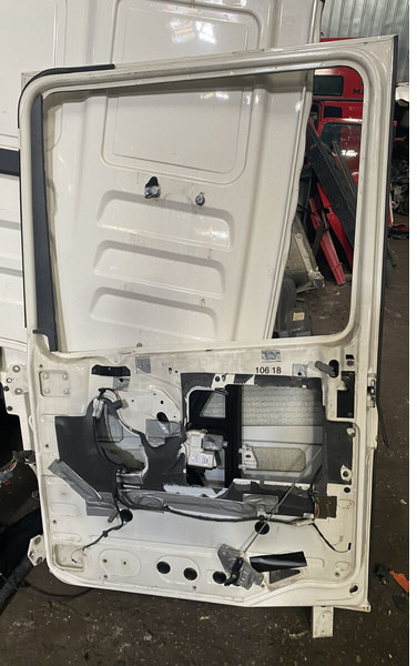 DAF XF - Deur en onderdelen: afbeelding 3 DAF XF - Deur en onderdelen: afbeelding 3