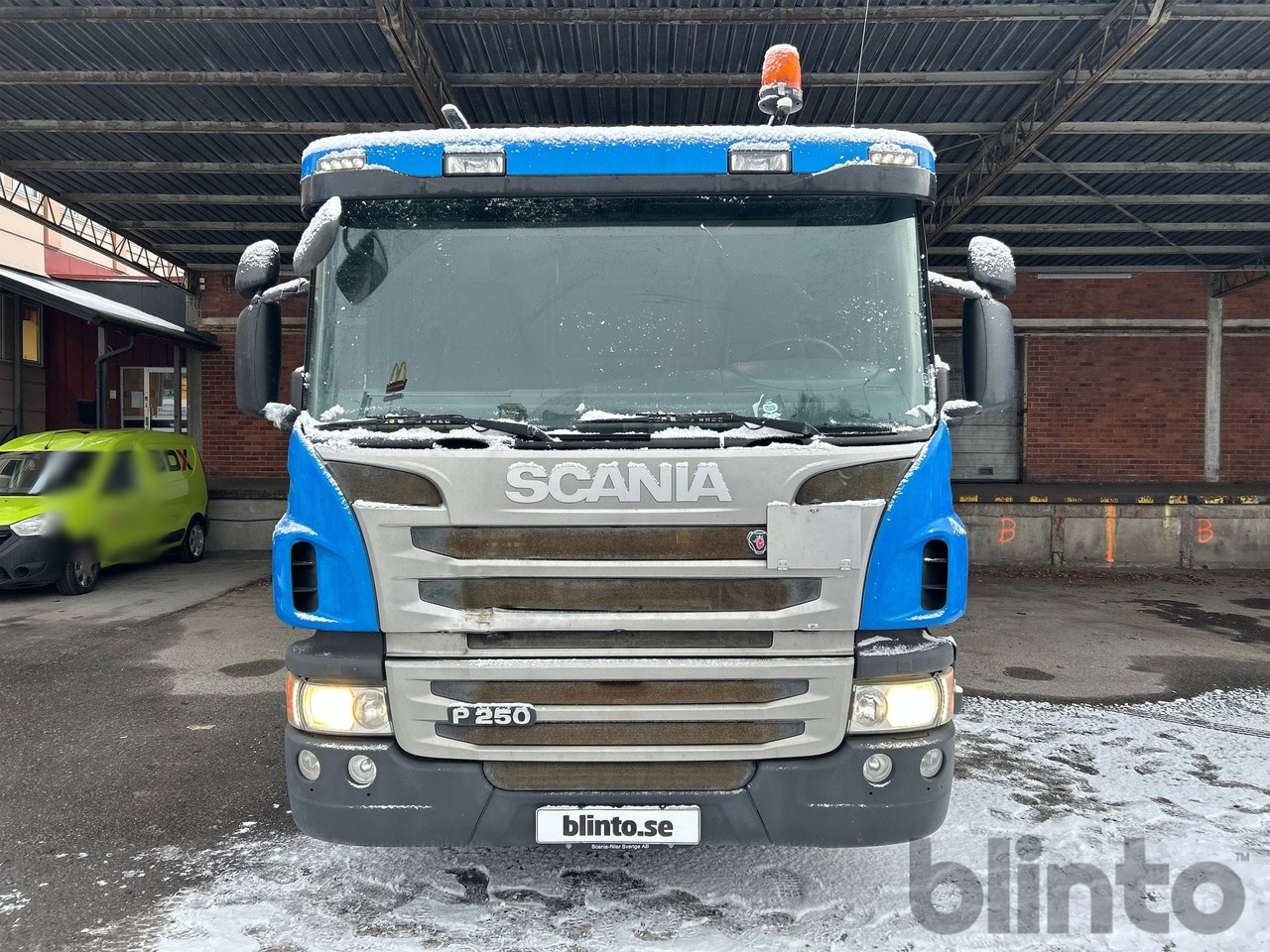 Brädgårdsbil / SCANIA P250 / Nybesiktigad kran - Vrachtwagen met open laadbak, Kraanwagen: afbeelding 2 Brädgårdsbil / SCANIA P250 / Nybesiktigad kran - Vrachtwagen met open laadbak, Kraanwagen: afbeelding 2