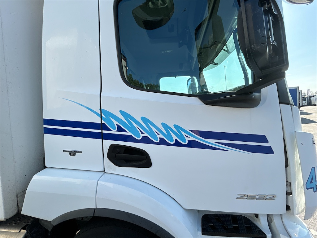 Koelwagen vrachtwagen MERCEDES-BENZ: afbeelding 26
