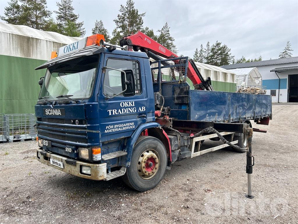 SCANIA G93ML4X2L 21050 / Med Fassi F110 från 2008 - Vrachtwagen met open laadbak, Kraanwagen: afbeelding 2 SCANIA G93ML4X2L 21050 / Med Fassi F110 från 2008 - Vrachtwagen met open laadbak, Kraanwagen: afbeelding 2