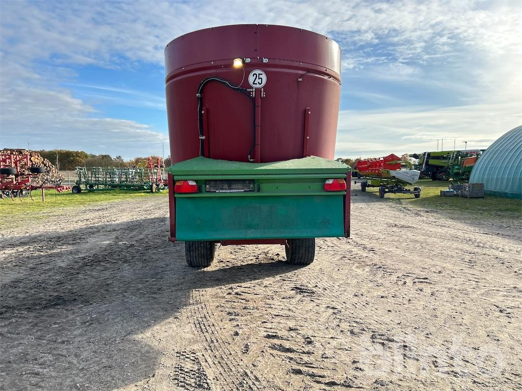 Strautmann Verti-Mix 2401 Double (2015) - Voermengwagen: afbeelding 4 Strautmann Verti-Mix 2401 Double (2015) - Voermengwagen: afbeelding 4
