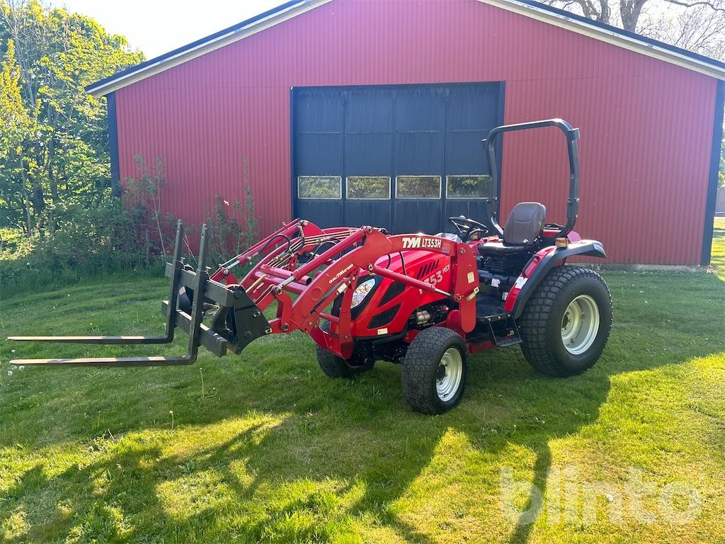 TYM HST T353 - 545 timmar - 2 redskap - Tractor: afbeelding 1 TYM HST T353 - 545 timmar - 2 redskap - Tractor: afbeelding 1