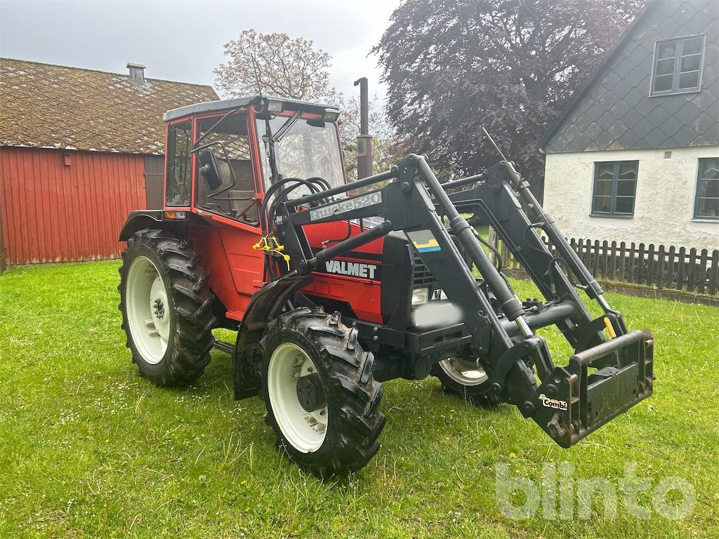 VALMET 405-4 Lastare & 2 redskap - 1976 timmar - Tractor: afbeelding 4 VALMET 405-4 Lastare & 2 redskap - 1976 timmar - Tractor: afbeelding 4