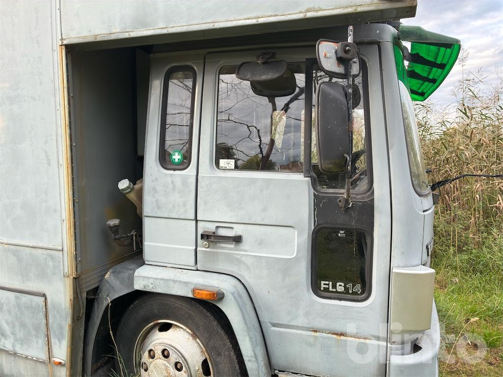 Paardenvrachtwagen VOLVO FL614: afbeelding 14