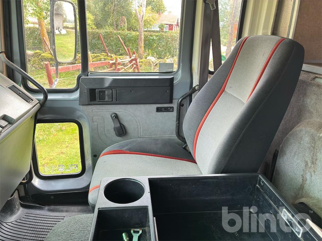 Paardenvrachtwagen VOLVO FL614: afbeelding 46