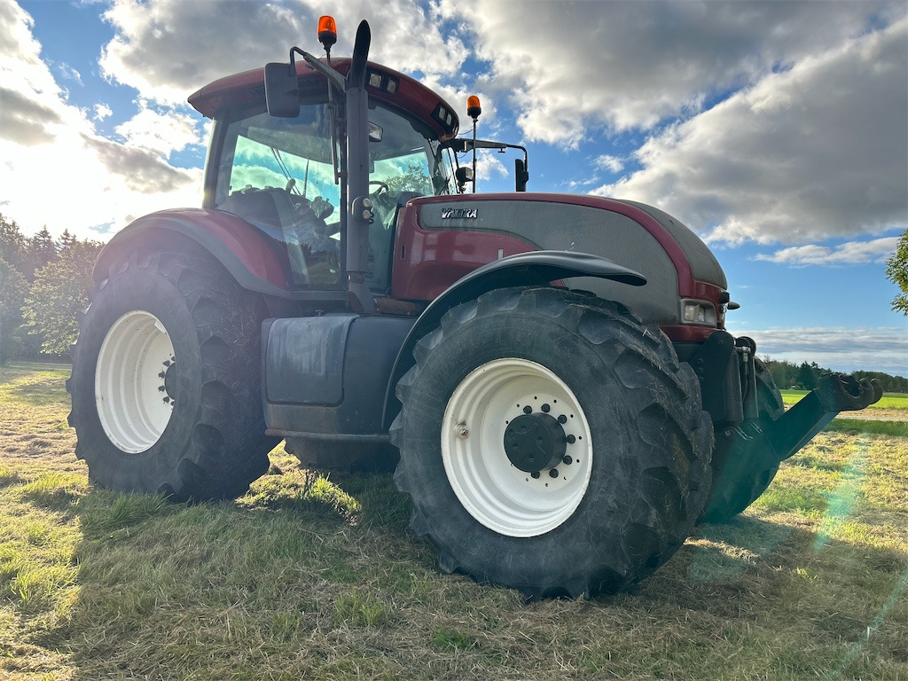 Valtra S260-4 med frontlyft - Tractor: afbeelding 5 Valtra S260-4 med frontlyft - Tractor: afbeelding 5