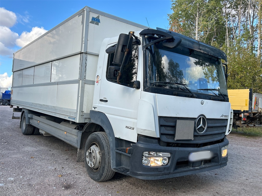 MERCEDES-BENZ Atego 967PKX3 skåp med höj-och sänkbart tak - Vrachtwagen: afbeelding 1 MERCEDES-BENZ Atego 967PKX3 skåp med höj-och sänkbart tak - Vrachtwagen: afbeelding 1
