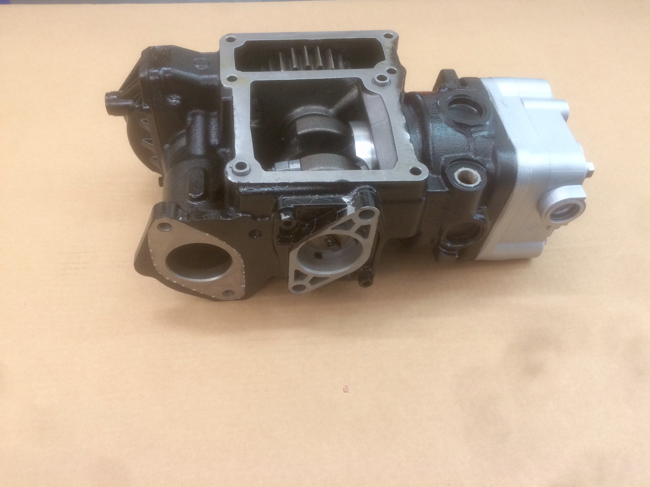 COMPRESSORE ARIA MONOCILINDRICO CON PRESA DI FORZA MAN / KNORR - Luchtcompressor: afbeelding 4 COMPRESSORE ARIA MONOCILINDRICO CON PRESA DI FORZA MAN / KNORR - Luchtcompressor: afbeelding 4