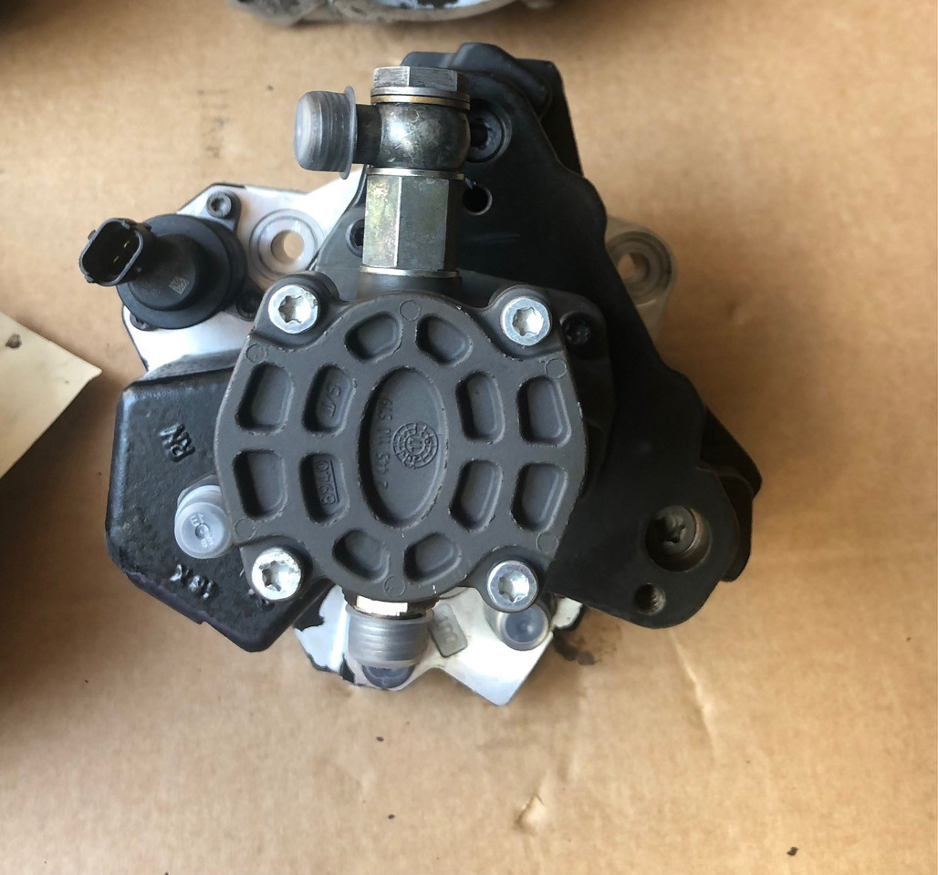 POMPA AD ALTA PRESSIONE BOSCH 0986437383 - Brandstofpomp voor Vrachtwagen: afbeelding 4 POMPA AD ALTA PRESSIONE BOSCH 0986437383 - Brandstofpomp voor Vrachtwagen: afbeelding 4