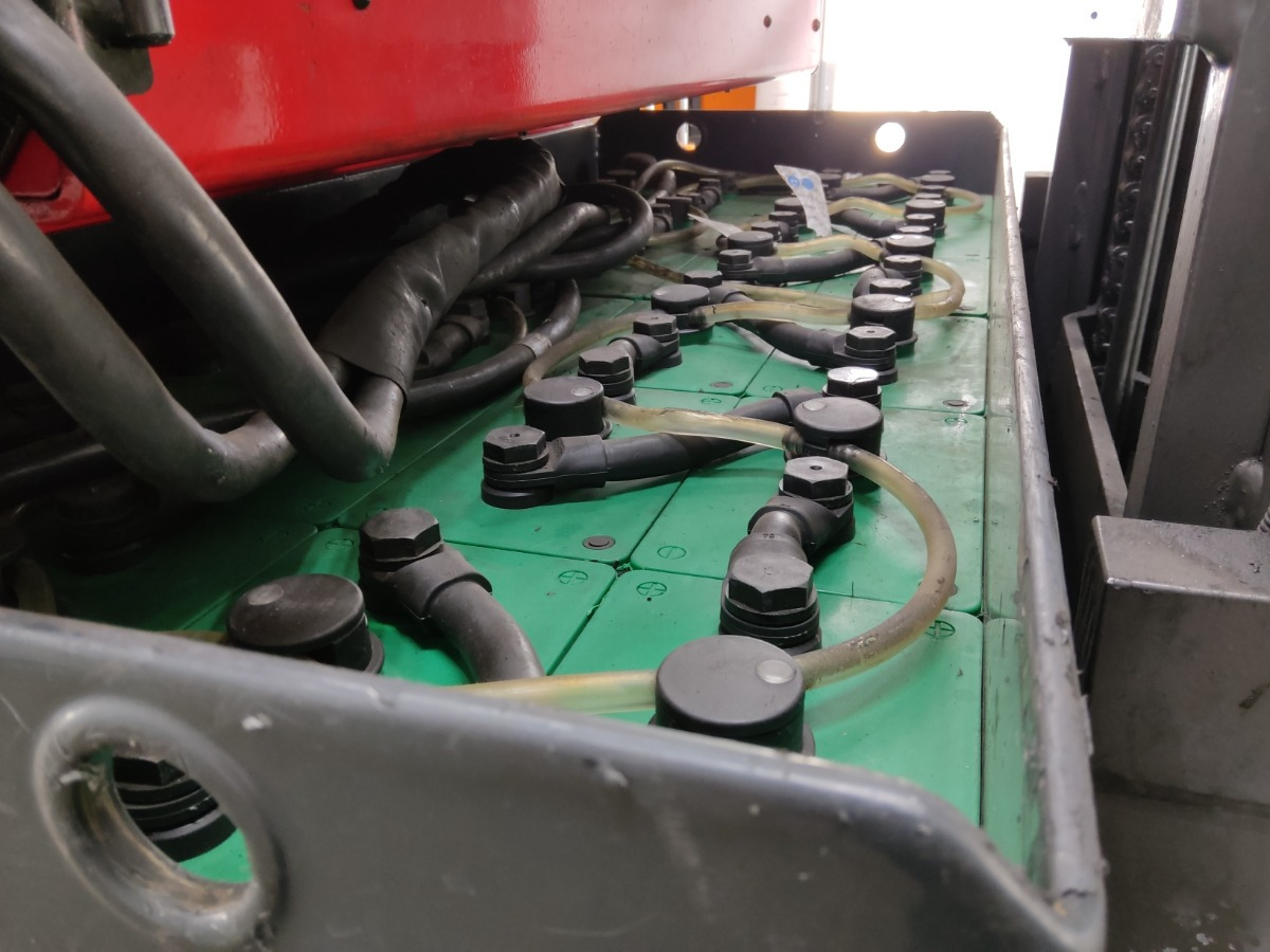 Linde UFW250DTFVRG585 - Reach truck: afbeelding 4 Linde UFW250DTFVRG585 - Reach truck: afbeelding 4