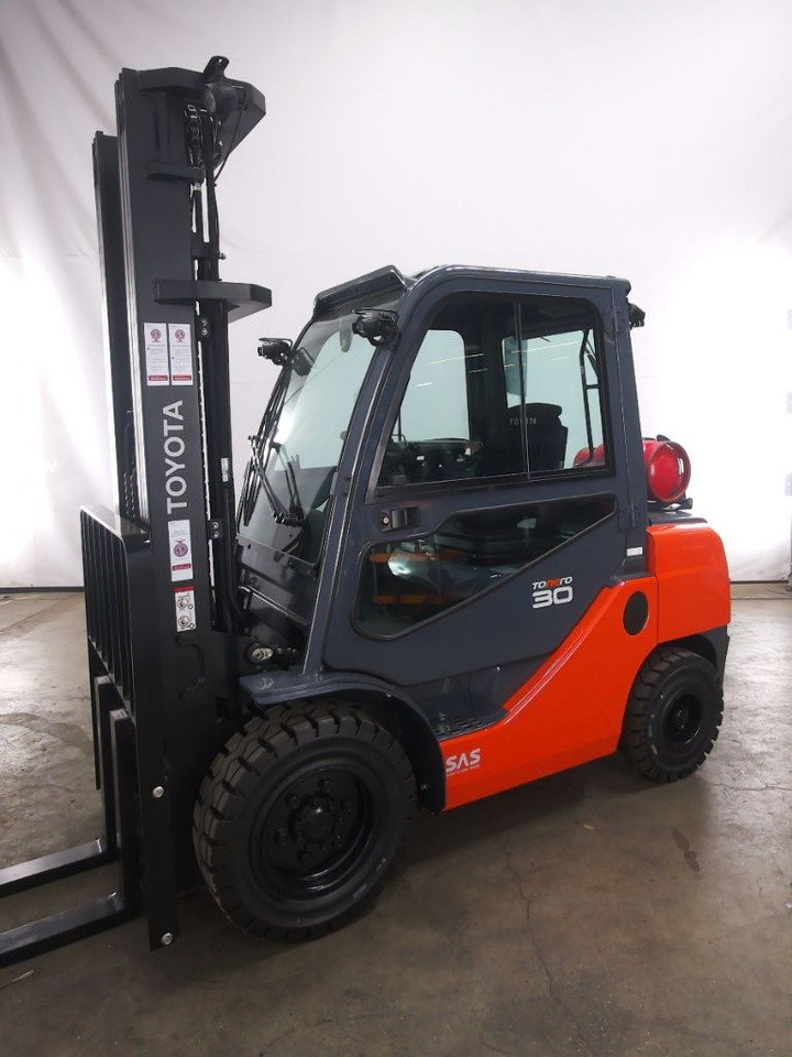 Toyota 02-8FGF30 - Heftruck: afbeelding 1 Toyota 02-8FGF30 - Heftruck: afbeelding 1