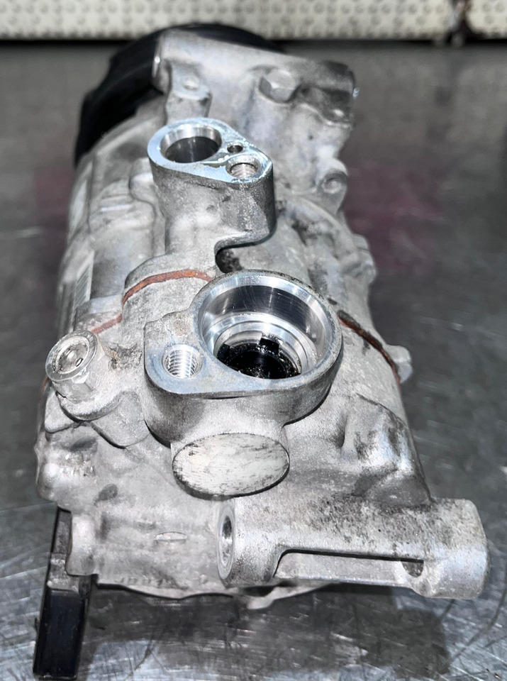 AUDI A/C Compressor 8W5816803 - Airco compressor: afbeelding 2 AUDI A/C Compressor 8W5816803 - Airco compressor: afbeelding 2