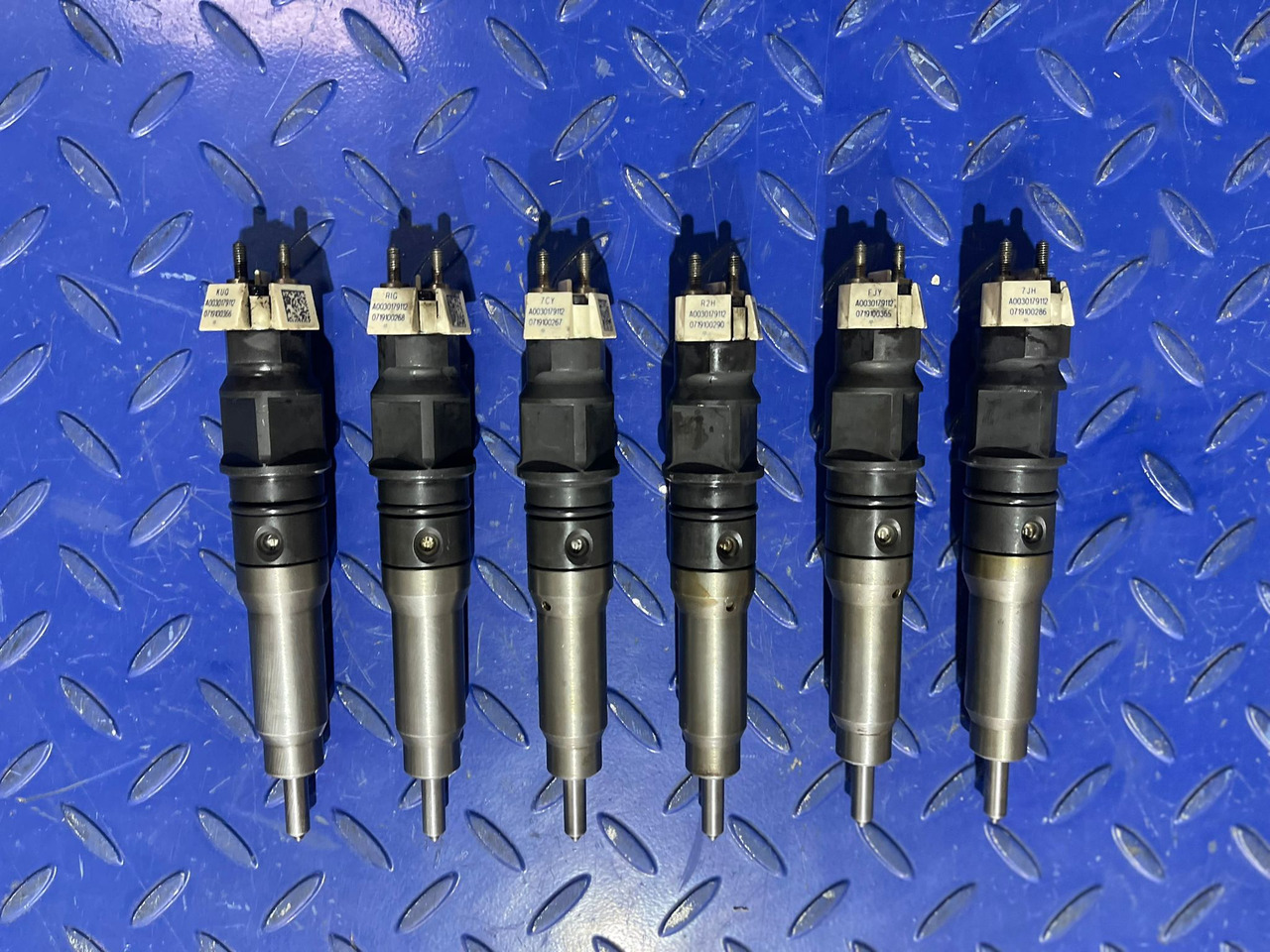 BOSCH A0030179112 - Injector: afbeelding 1 BOSCH A0030179112 - Injector: afbeelding 1