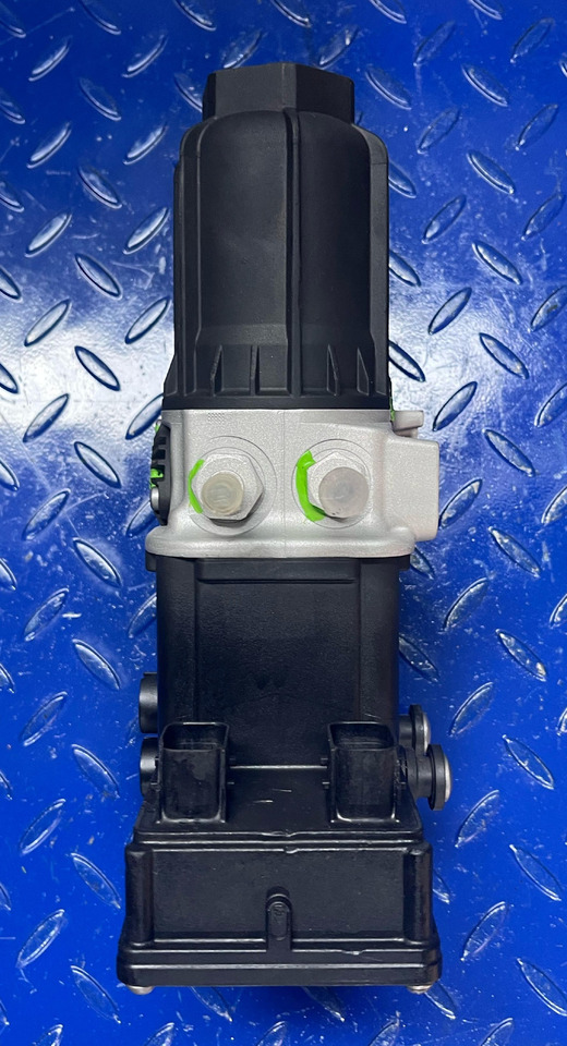 Mercedes Benz Actros, Axor, Arocs, Atego Adblue Pump Euro 6 - Geluiddemper/ Uitlaatsysteem voor Vrachtwagen: afbeelding 2 Mercedes Benz Actros, Axor, Arocs, Atego Adblue Pump Euro 6 - Geluiddemper/ Uitlaatsysteem voor Vrachtwagen: afbeelding 2