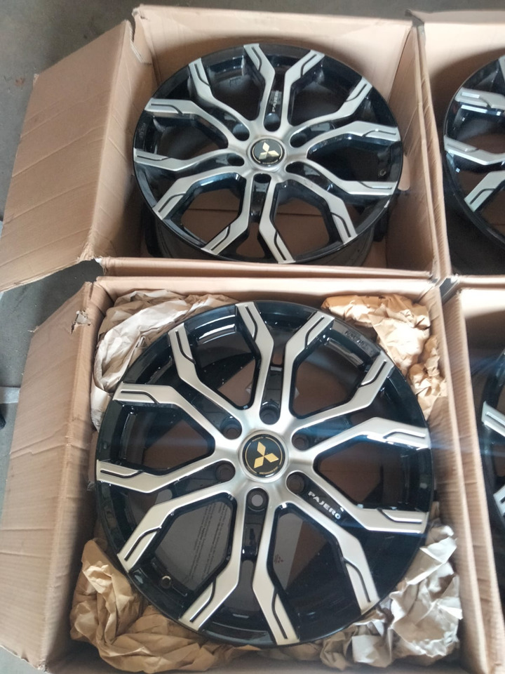 Mitsubishi Pajero L200 20 Zoll original Rims KBA50710 - Velg voor Personenwagen: afbeelding 2 Mitsubishi Pajero L200 20 Zoll original Rims KBA50710 - Velg voor Personenwagen: afbeelding 2