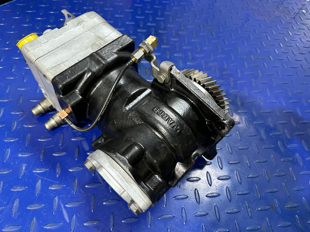 Mercedes Atego 3 Euro 6 Wabco Air Compressor A0011307615 - Onderdelen voor Vrachtwagen: afbeelding 2 Mercedes Atego 3 Euro 6 Wabco Air Compressor A0011307615 - Onderdelen voor Vrachtwagen: afbeelding 2