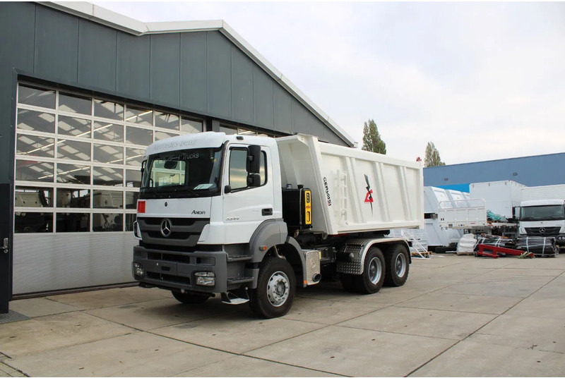 Mercedes-Benz Axor 3344 K 6x4 Tipper Truck - Kipper vrachtwagen: afbeelding 2 Mercedes-Benz Axor 3344 K 6x4 Tipper Truck - Kipper vrachtwagen: afbeelding 2